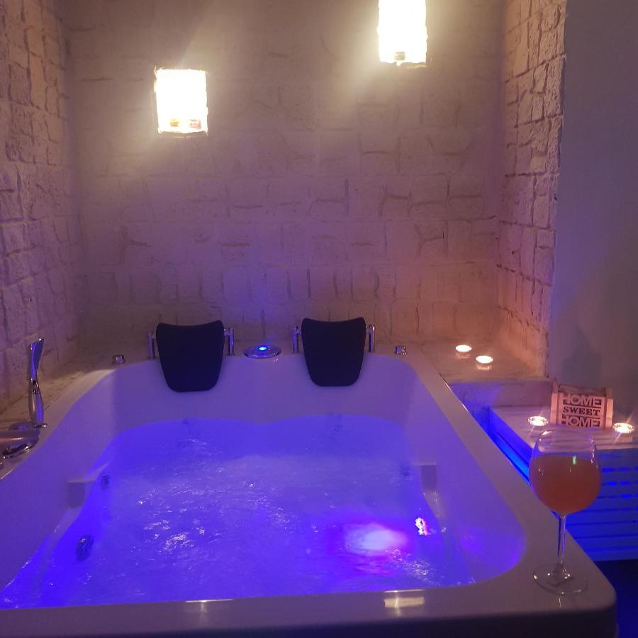 Deluxe Suite Spa Bath