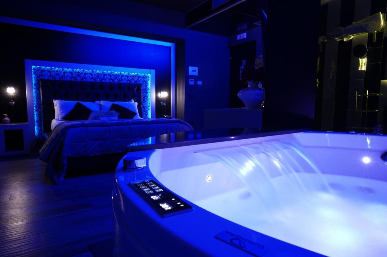 Suite Spa Bath,1272726355:JPEG