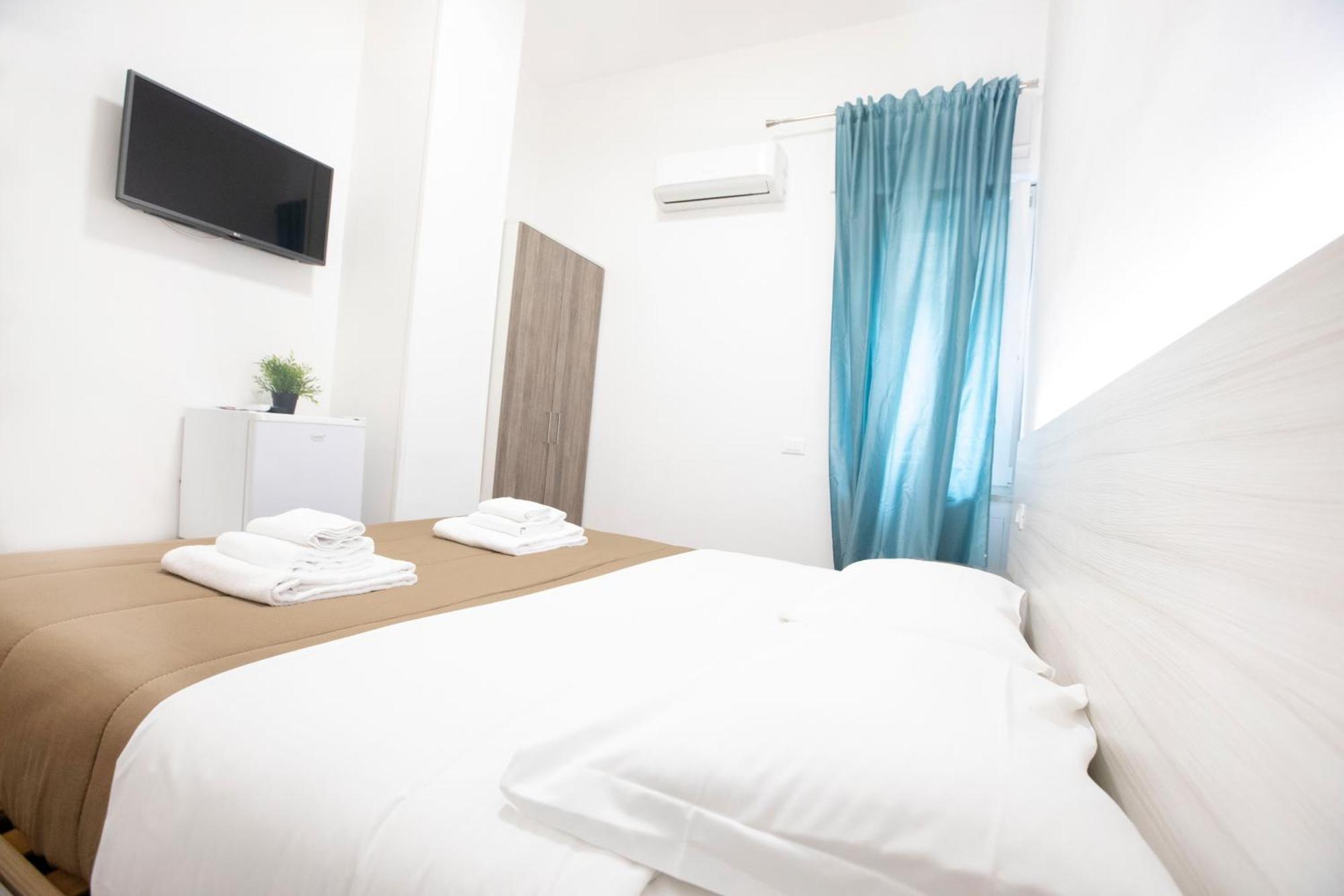 Double or Twin Room Private Bathroom