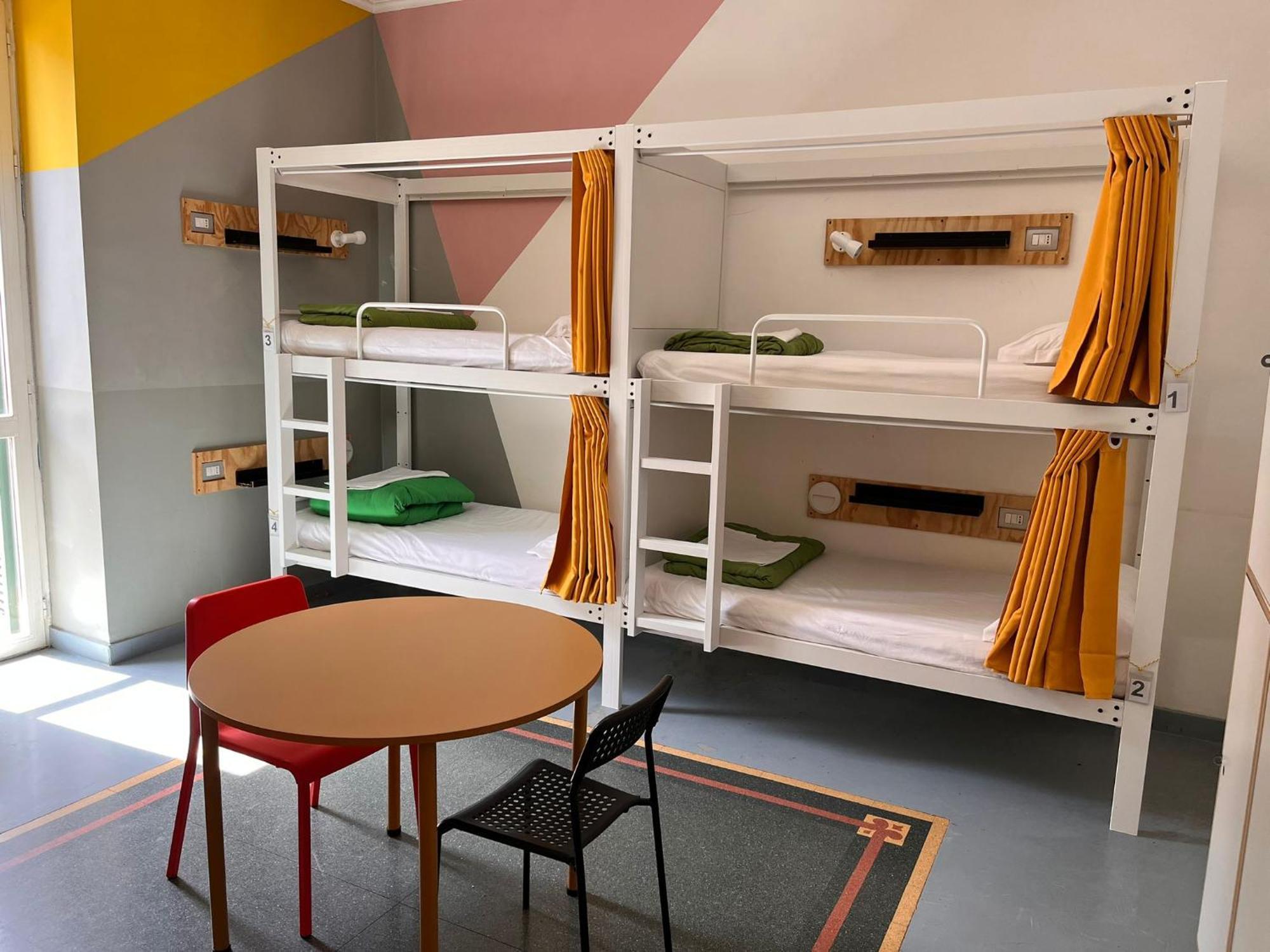 Posto Letto in Dormitorio Misto con 8 Letti