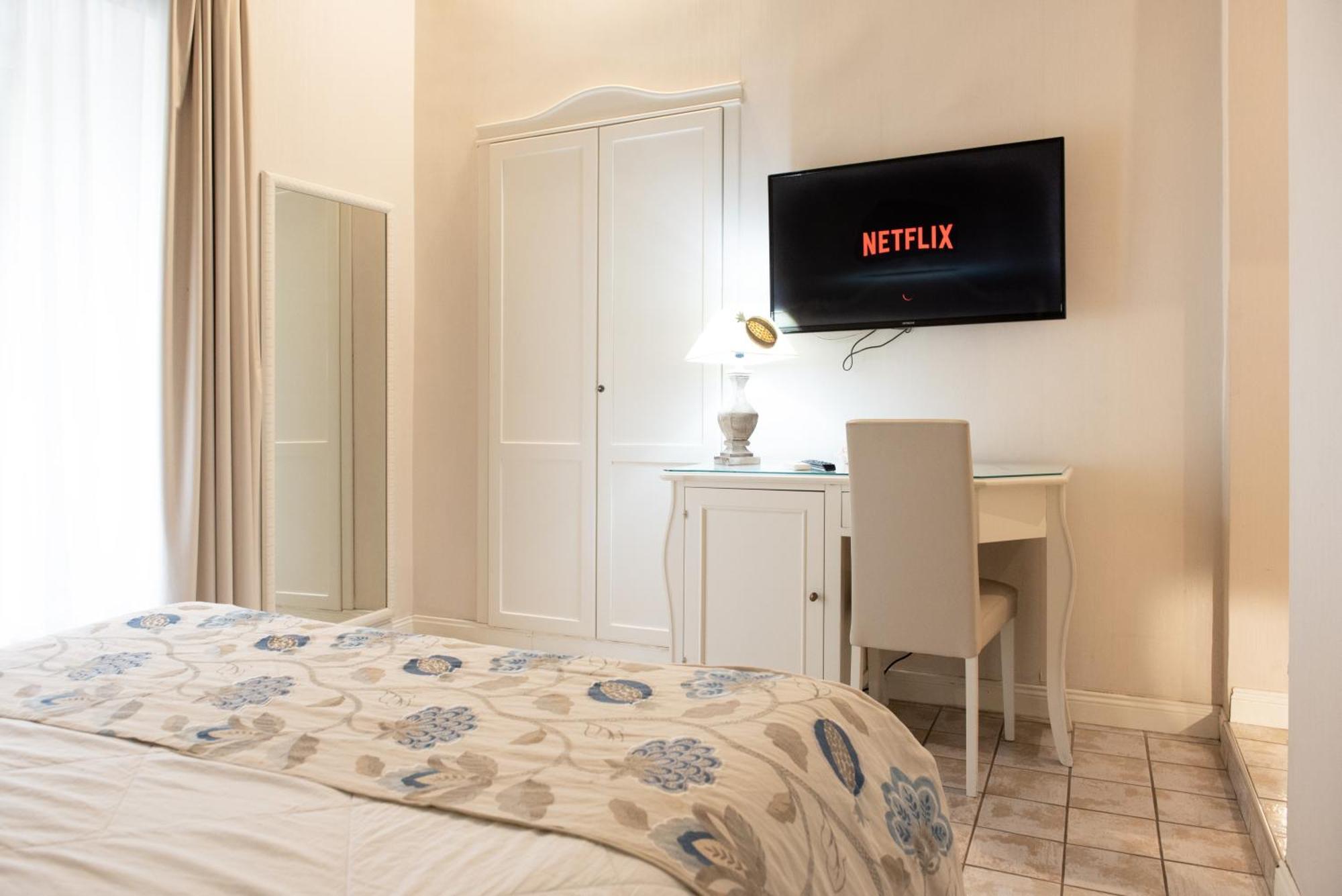 Deluxe Double Room Bath