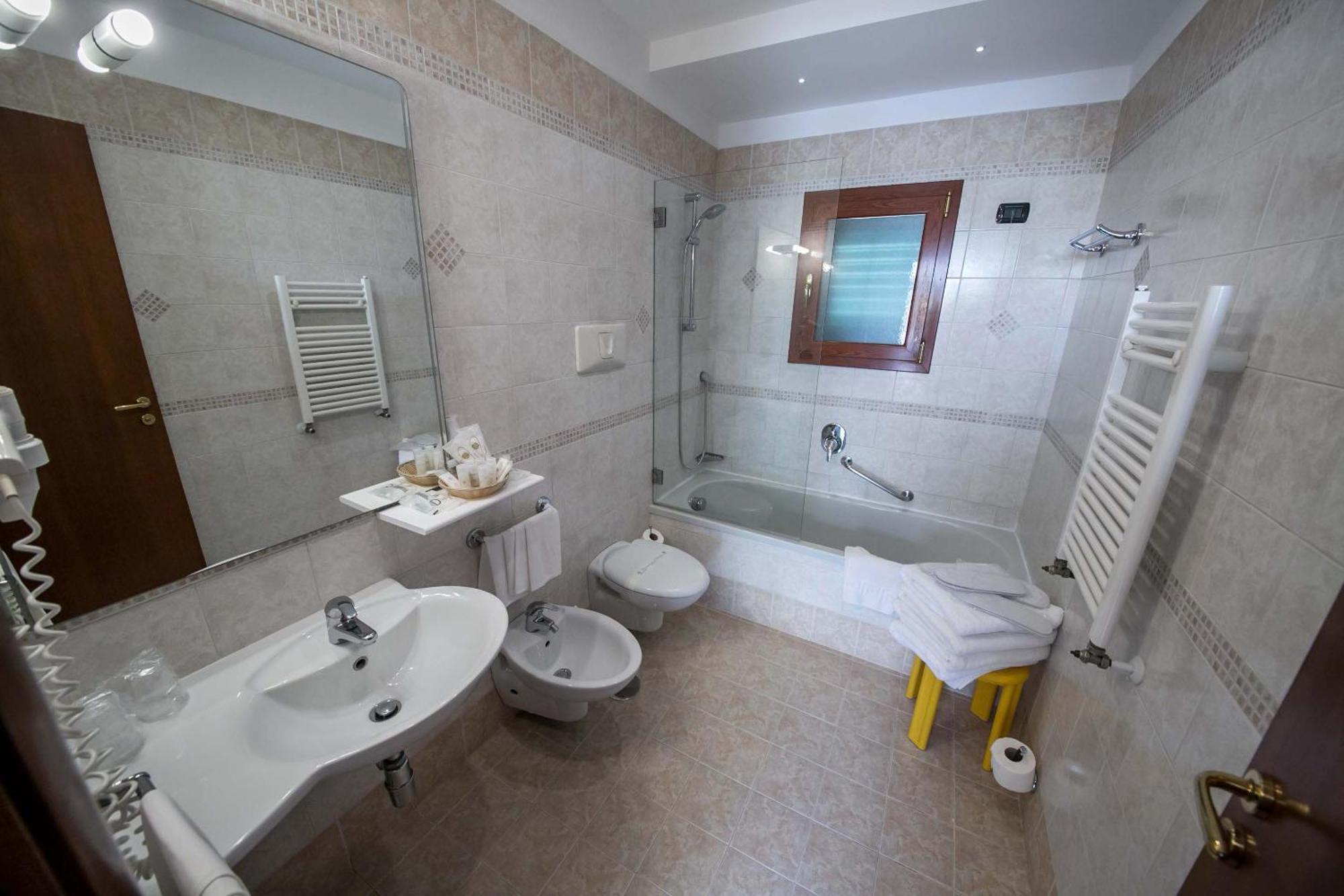 Two-Bedroom Suite Outdoor Jacuzzi
