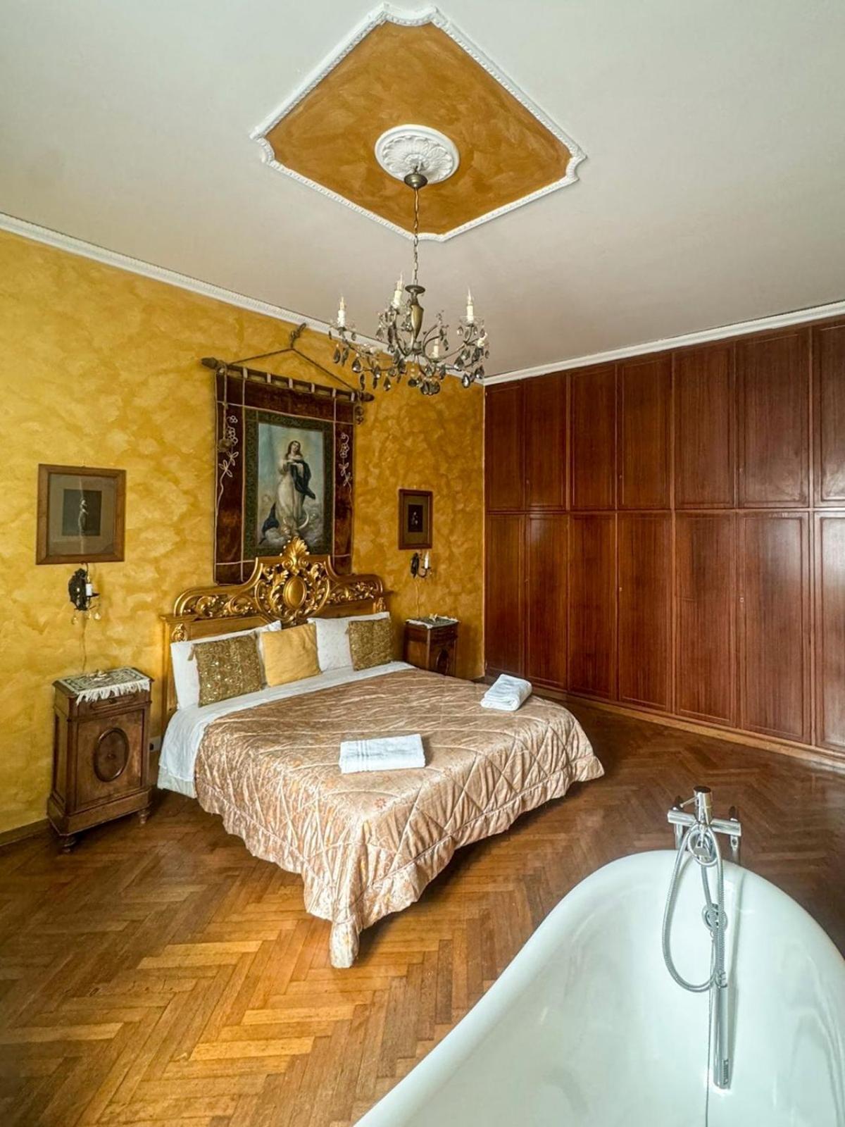 Deluxe Double Room Bath