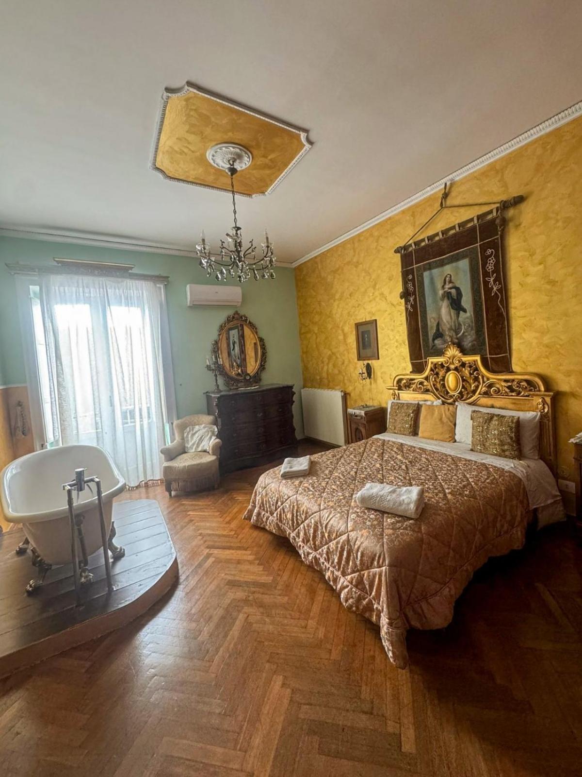 Deluxe Double Room Bath