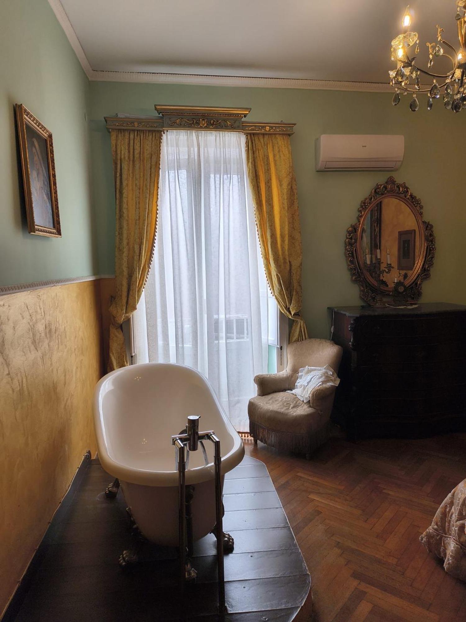 Deluxe Double Room Bath