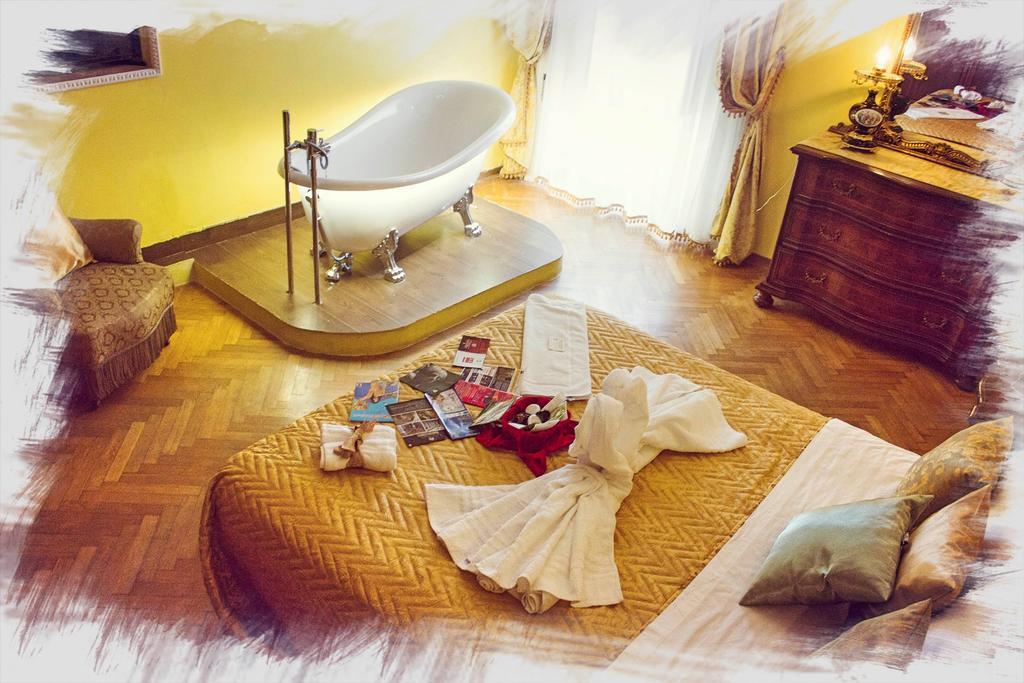 Deluxe Double Room Bath