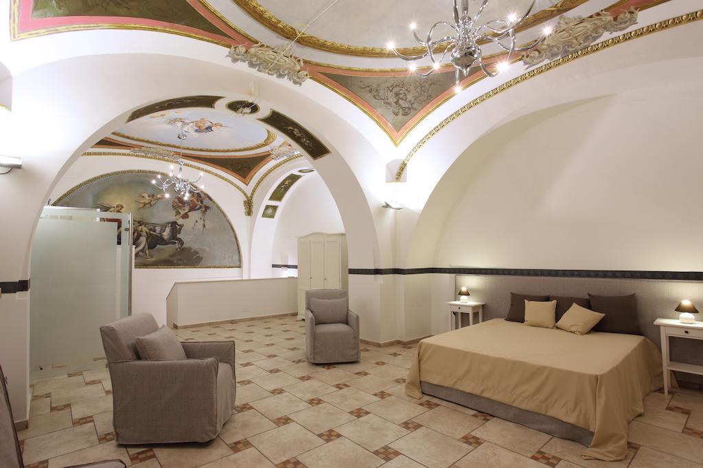 Suite,244467457:JPEG