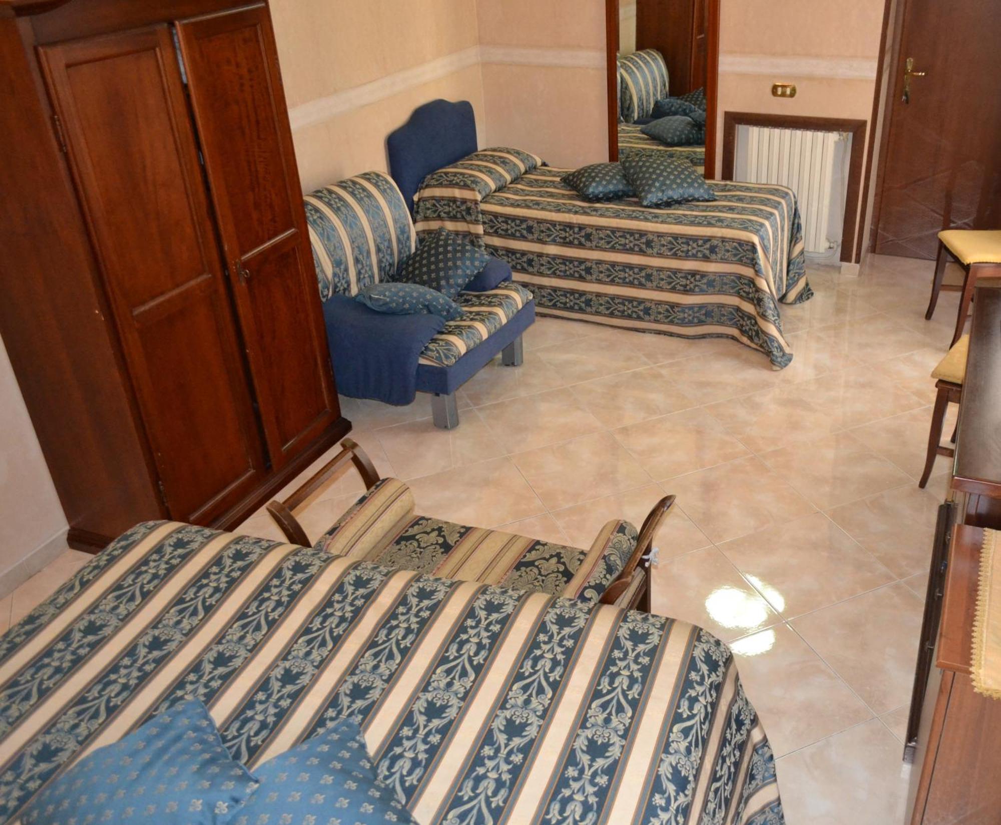 Quadruple Room,689884683:JPEG
