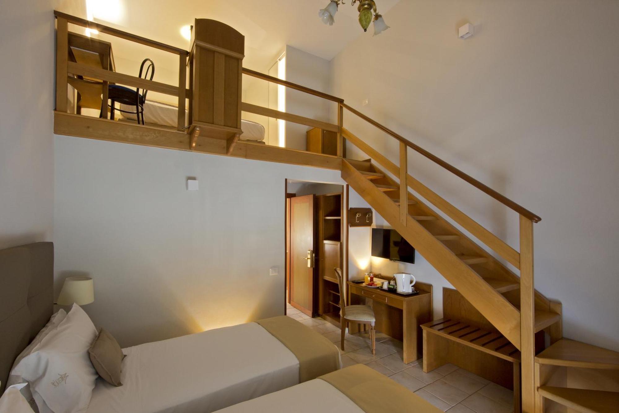 Quadruple Room Split Level