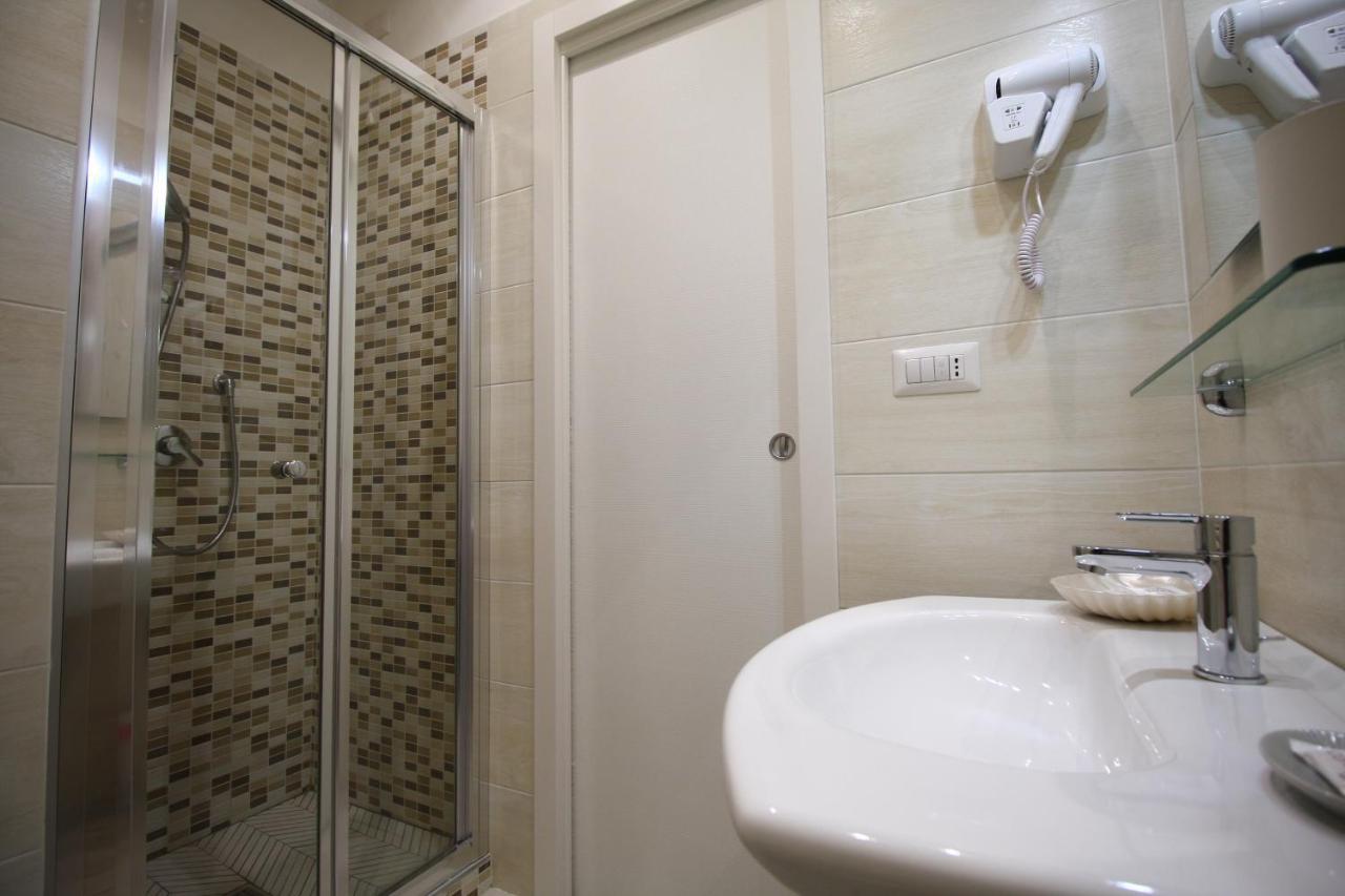 Double or Twin Room Private Bathroom,738359569:JPEG