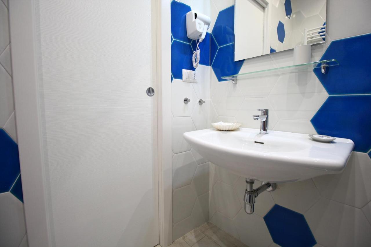 Double Room Private Bathroom,738360010:JPEG