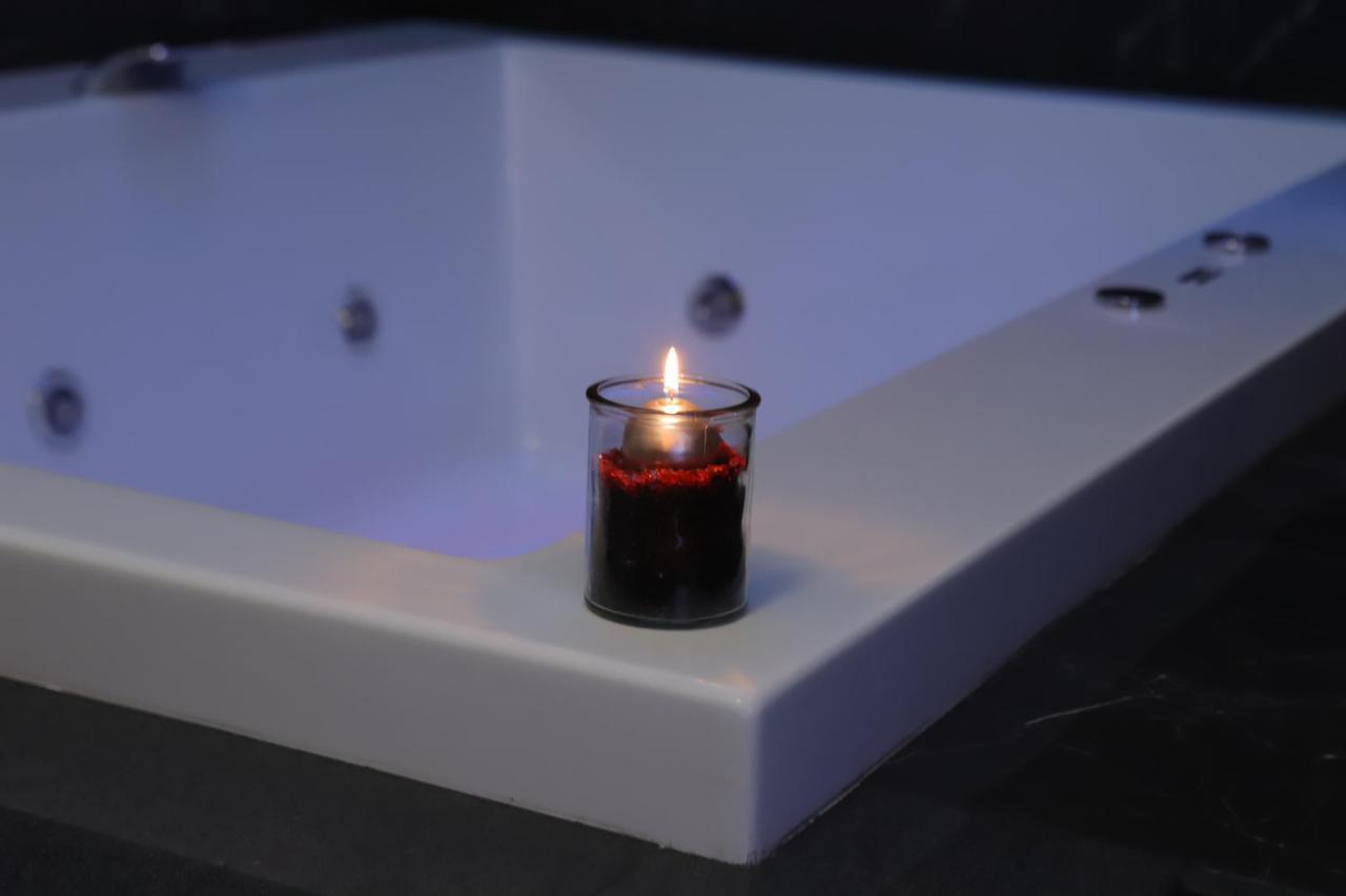 Deluxe Suite Spa Bath