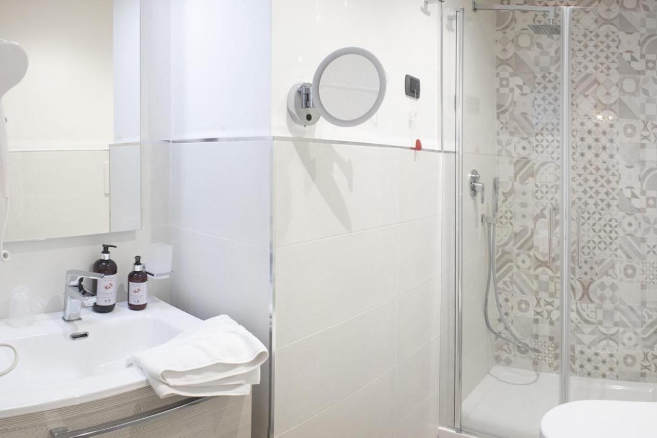 Deluxe Double Room with Balcony,1002550392:JPEG