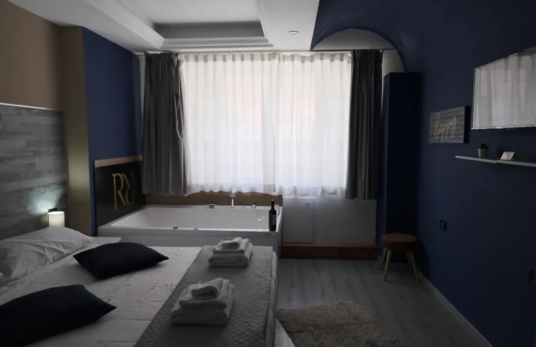 Royalty Rooms & Spa-1
