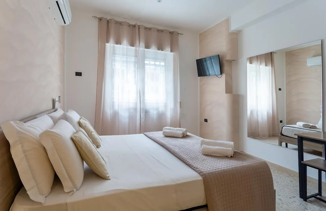 Napoli Fly Guest House 290-1