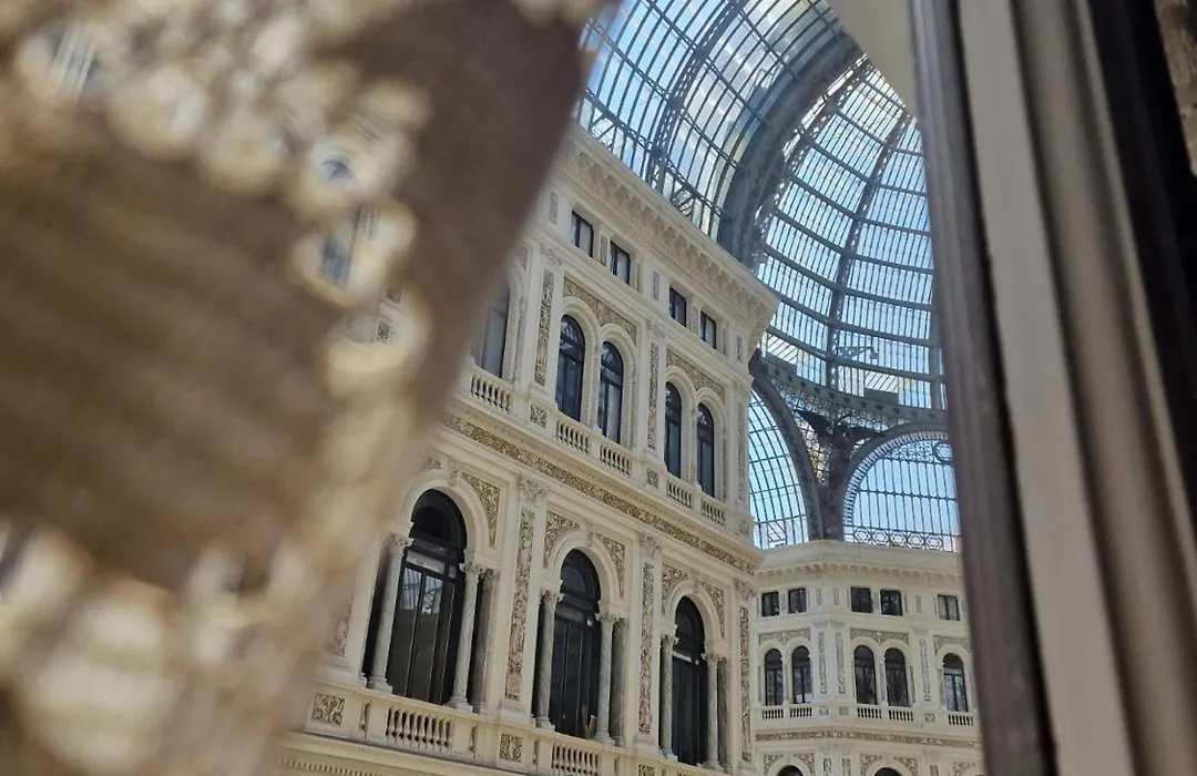 Suite Galleria Umberto I-1