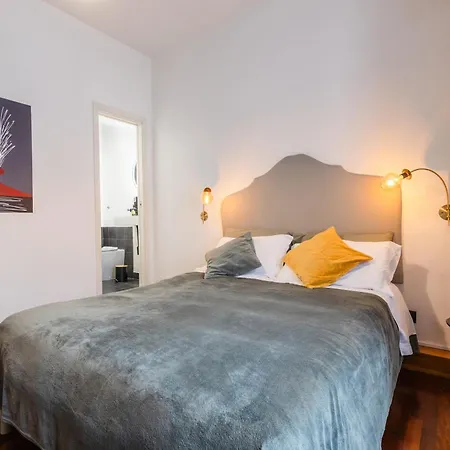 NapoliCentro Mare - Sea View Rooms&Suites-3