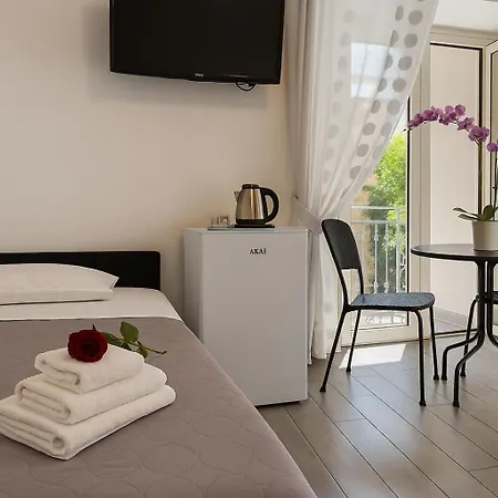Napoli Vibes Rooms-2
