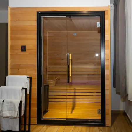 Golden Hotel-2