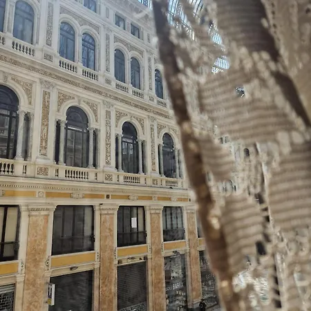 Suite Galleria Umberto I-3