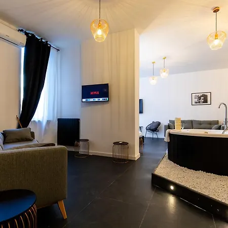 Munì Boutique Flat-3